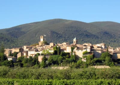 Provence Wine Tours - Lourmarin village. Wine tour from Marseille around Luberon